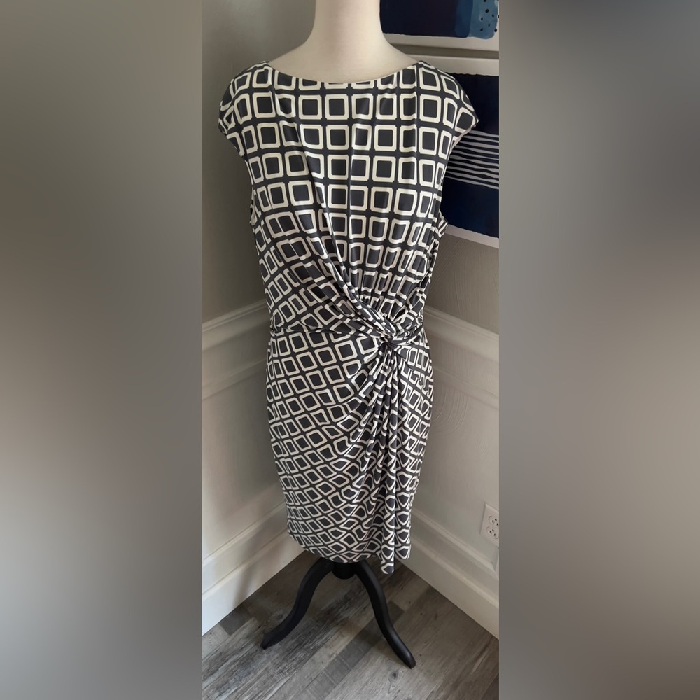 Ralph Lauren Elegant Gray and White Geometric Dress